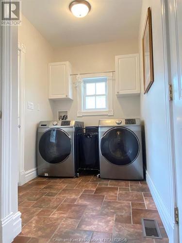 139 Westley Street, Dutton, ON - Indoor Photo Showing Laundry Room
