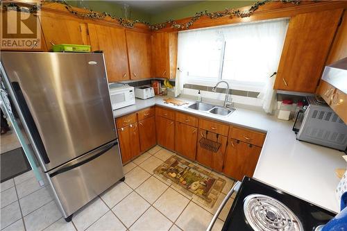 17405 County Road 44 Road, Long Sault, ON - Indoor Photo Showing Kitchen With Double Sink