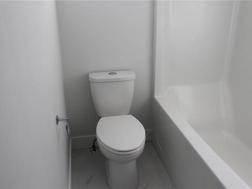 4367 Bains Mill Rd, Duncan, BC - Indoor Photo Showing Bathroom