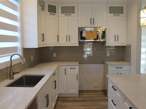 4367 Bains Mill Rd, Duncan, BC - Indoor Photo Showing Kitchen