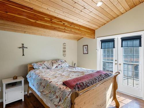 1795 Warn Way, Qualicum Beach, BC - Indoor Photo Showing Bedroom