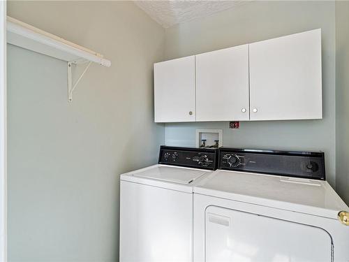 3256 Cook St, Chemainus, BC - Indoor Photo Showing Laundry Room