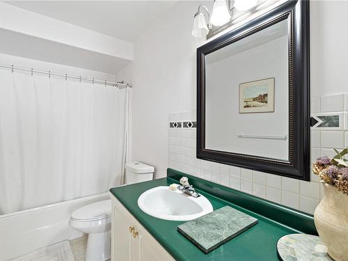 3256 Cook St, Chemainus, BC - Indoor Photo Showing Bathroom