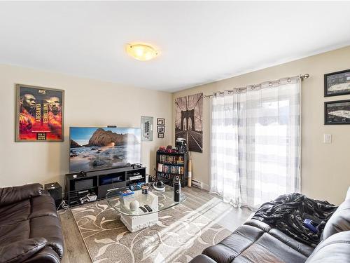 4172 Corunna Ave, Nanaimo, BC - Indoor Photo Showing Living Room