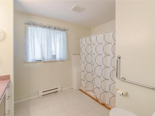 5969 Oliver Rd, Nanaimo, BC - Indoor Photo Showing Bathroom