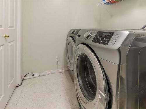 5969 Oliver Rd, Nanaimo, BC - Indoor Photo Showing Laundry Room