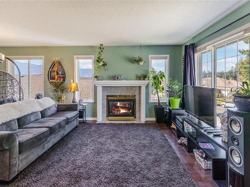 5969 Oliver Rd, Nanaimo, BC - Indoor Photo Showing Living Room With Fireplace