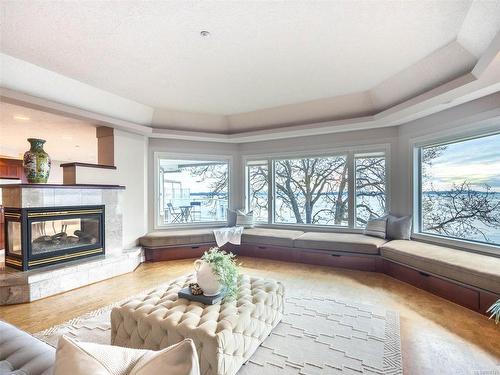 6-9675 First St, Sidney, BC - Indoor Photo Showing Living Room With Fireplace