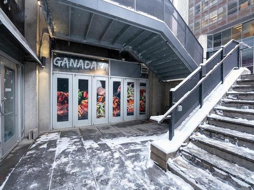 Exterior entrance - 2077 Boul. Robert-Bourassa, Montréal (Ville-Marie), QC 