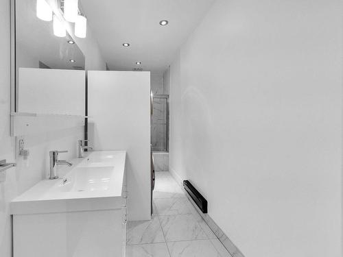 Salle de bains - 101-4935 Ch. Queen-Mary, Montréal (Côte-Des-Neiges/Notre-Dame-De-Grâce), QC - Indoor Photo Showing Bathroom