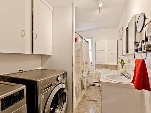 Bathroom - 120  - 124 Rue Principale N., Windsor, QC - Indoor Photo Showing Laundry Room