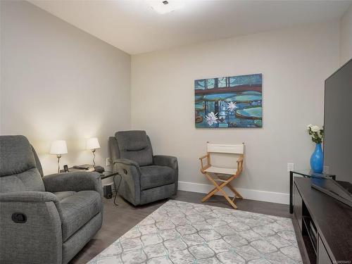 505-747 Travino Lane, Saanich, BC - Indoor Photo Showing Living Room