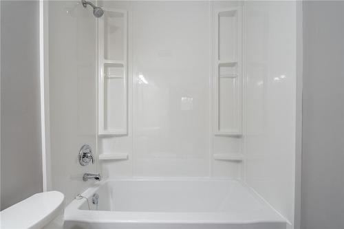 109 Byron Avenue, Stoney Creek, ON - Indoor Photo Showing Bathroom