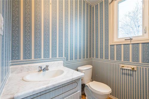 109 Byron Avenue, Stoney Creek, ON - Indoor Photo Showing Bathroom