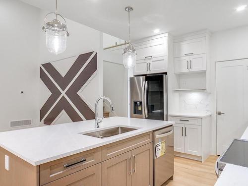 3207 Fernwood Lane, Port Alberni, BC - Indoor Photo Showing Kitchen With Upgraded Kitchen