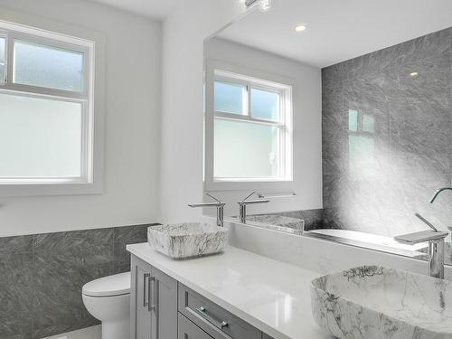 3207 Fernwood Lane, Port Alberni, BC - Indoor Photo Showing Bathroom