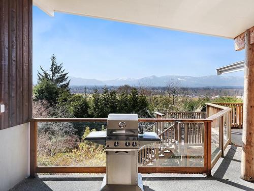 1315 Glen Urquhart Dr, Courtenay, BC - Outdoor With Exterior