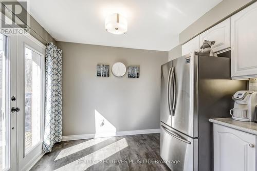 107 Madison Crt W, Welland, ON - Indoor Photo Showing Kitchen