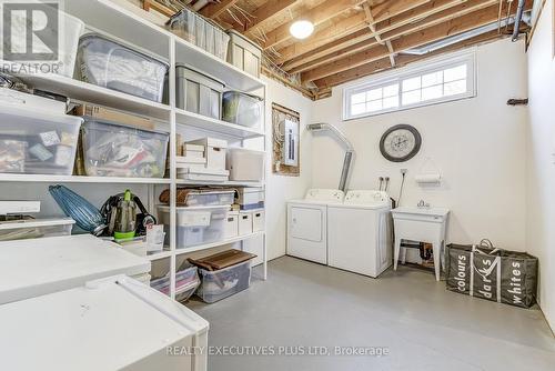 107 Madison Crt W, Welland, ON - Indoor Photo Showing Laundry Room