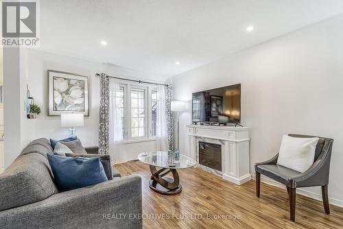 107 Madison Crt W, Welland, ON - Indoor Photo Showing Living Room With Fireplace