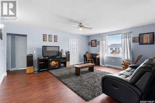508 4Th Avenue E, Watrous, SK - Indoor Photo Showing Living Room