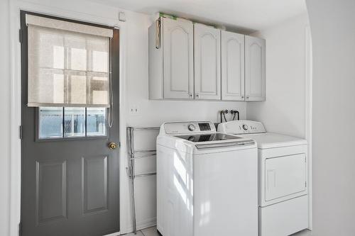 2532 9Th Avenue, Castlegar, BC - Indoor Photo Showing Laundry Room