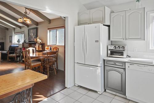 2532 9Th Avenue, Castlegar, BC - Indoor Photo Showing Kitchen