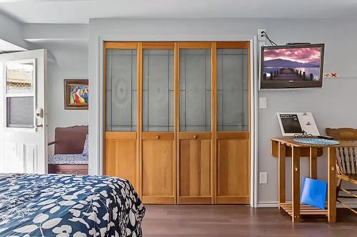 2532 9Th Avenue, Castlegar, BC - Indoor Photo Showing Bedroom