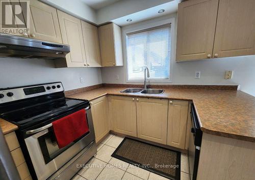 6256 Avonhurst Drive N, Mississauga, ON - Indoor Photo Showing Kitchen With Double Sink