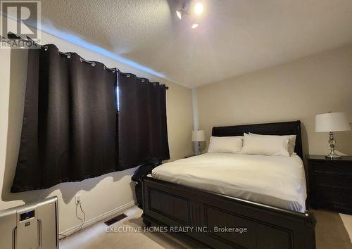 6256 Avonhurst Drive N, Mississauga, ON - Indoor Photo Showing Bedroom