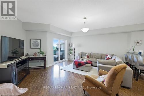 523 - 8111 Forest Glen Drive, Niagara Falls, ON - Indoor Photo Showing Living Room