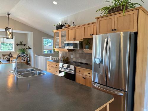 816 Lakeview Meadows Green, Windermere, BC - Indoor Photo Showing Kitchen With Double Sink