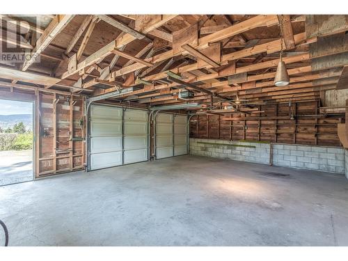 4729 Lakeshore Road, Kelowna, BC - Indoor Photo Showing Garage