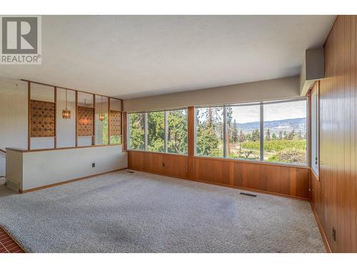 4729 Lakeshore Road, Kelowna, BC - Indoor Photo Showing Other Room