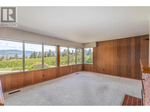 4729 Lakeshore Road, Kelowna, BC - Indoor