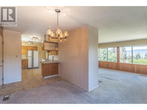 4729 Lakeshore Road, Kelowna, BC - Indoor