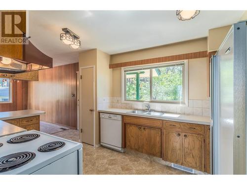 4729 Lakeshore Road, Kelowna, BC - Indoor Photo Showing Kitchen With Double Sink