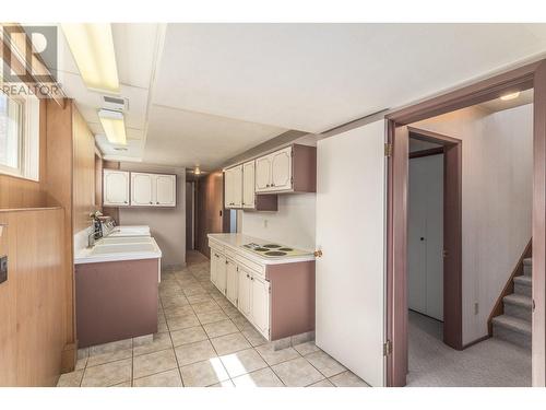 4729 Lakeshore Road, Kelowna, BC - Indoor Photo Showing Kitchen