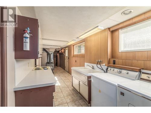 4729 Lakeshore Road, Kelowna, BC - Indoor Photo Showing Laundry Room