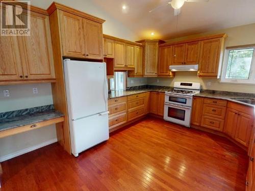 2339 Lang Bay Road, Powell River, BC - Indoor Photo Showing Kitchen