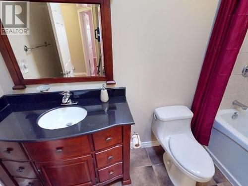 2339 Lang Bay Road, Powell River, BC - Indoor Photo Showing Bathroom