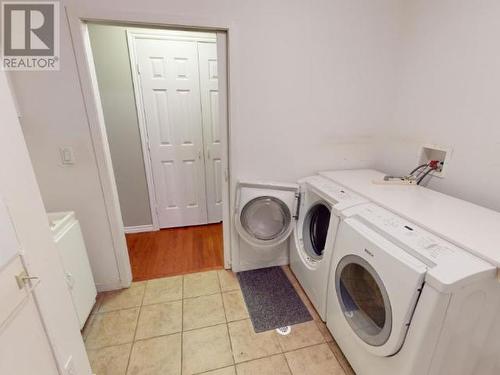 2339 Lang Bay Road, Powell River, BC - Indoor Photo Showing Laundry Room