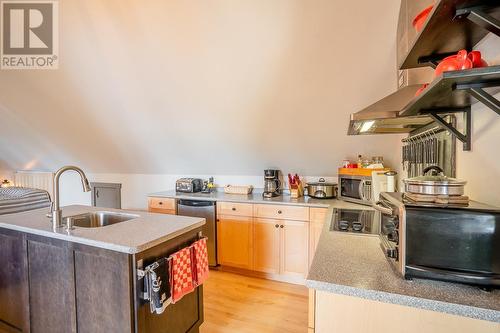 7460 Ruffell Road, Canim Lake, BC - Indoor Photo Showing Kitchen