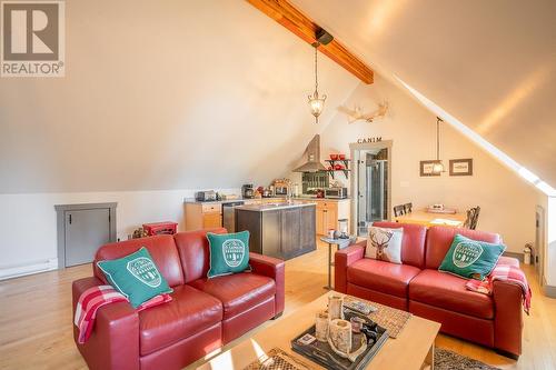 7460 Ruffell Road, Canim Lake, BC - Indoor Photo Showing Living Room