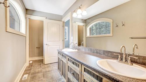 3407 Crooked Tree Place, Fairmont Hot Springs, BC - Indoor Photo Showing Bathroom