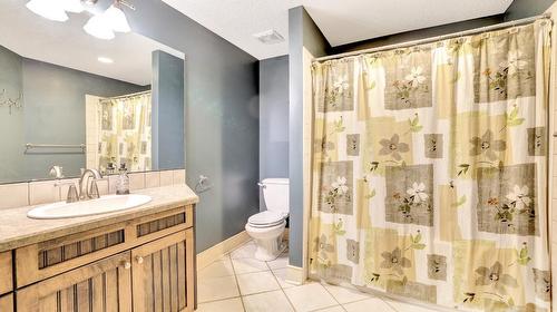 3407 Crooked Tree Place, Fairmont Hot Springs, BC - Indoor Photo Showing Bathroom