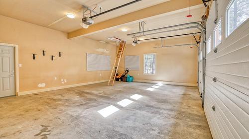 3407 Crooked Tree Place, Fairmont Hot Springs, BC - Indoor Photo Showing Garage