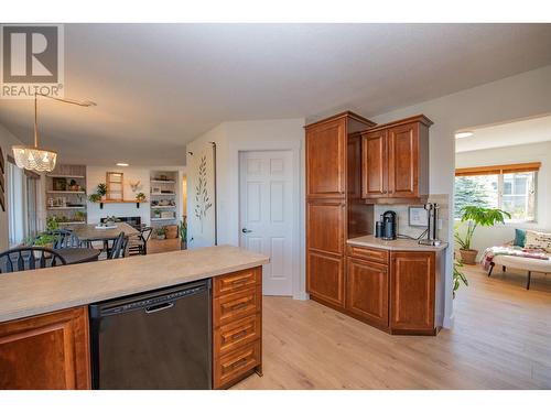 25 Lambert Place, Coldstream, BC - Indoor Photo Showing Kitchen