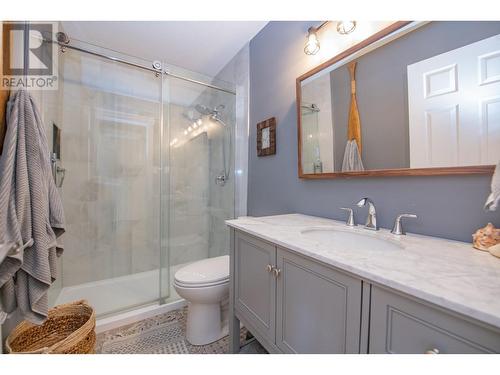 25 Lambert Place, Coldstream, BC - Indoor Photo Showing Bathroom