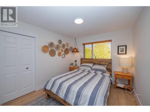 25 Lambert Place, Coldstream, BC - Indoor Photo Showing Bedroom